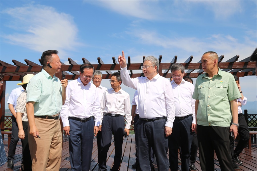 2024.06.23全國政協(xié)副主席、民盟中央常務(wù)副主席、中國科學(xué)院院士、清華大學(xué)副校長王光謙蒞臨金徽股份視察.jpg