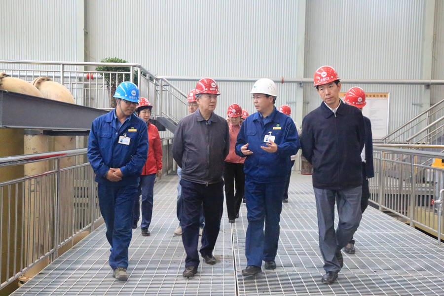 20-2016年5月，國家水利部原副部長朱登銓一行蒞臨金徽股份調(diào)研項目建設(shè)工作。.jpg