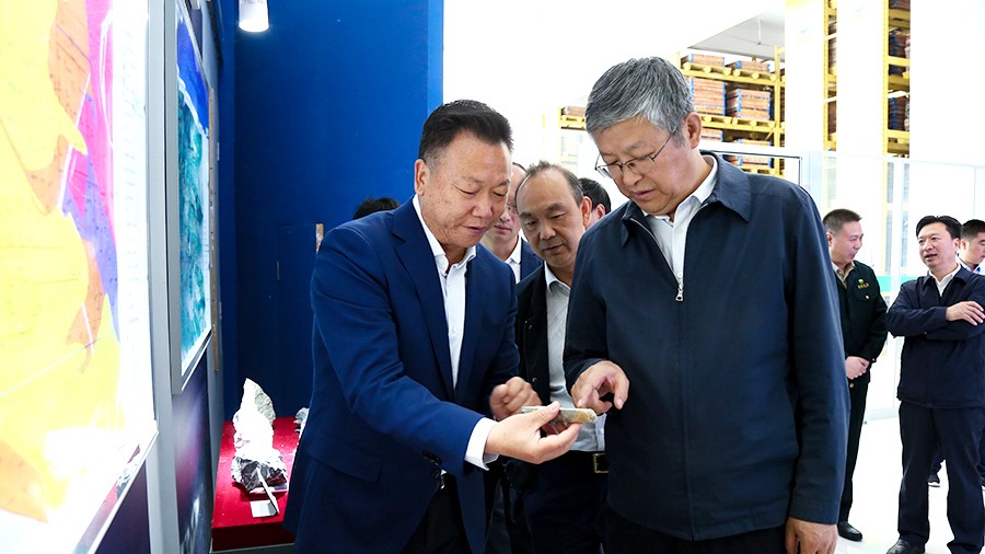 33-2021年5月，隴南市委書記張珂兵蒞臨礦區(qū)調(diào)研尾礦庫治理及綠色礦山建設(shè)情況。.jpg