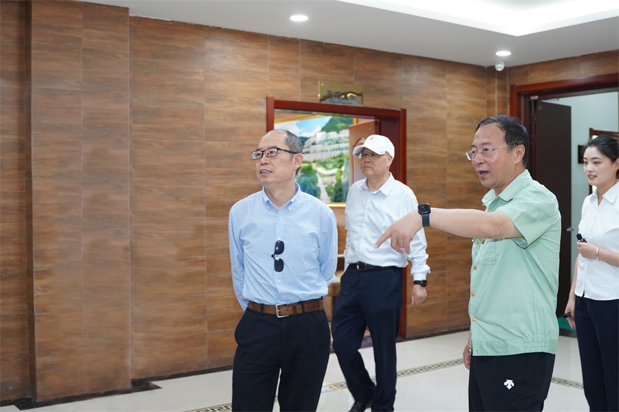 2024.06.23重慶市政協(xié)副主席、民盟市委會主委杜惠平蒞臨金徽股份調(diào)研.jpg