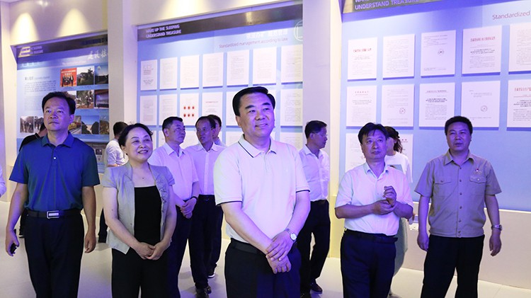 省委常委、省委統(tǒng)戰(zhàn)部部長馬廷禮蒞臨金徽股份調(diào)研
